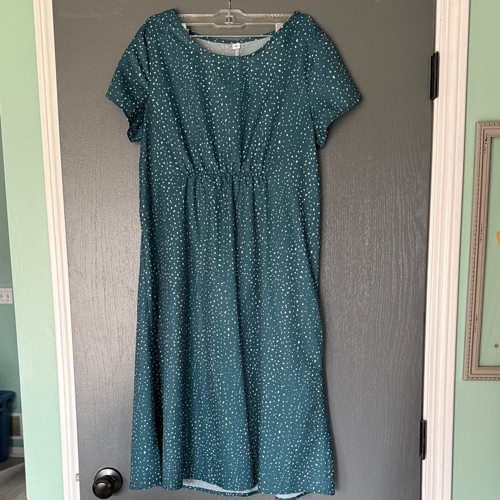 Green Polka Dot Short Sleeve Midi Lightweight Shift Dress